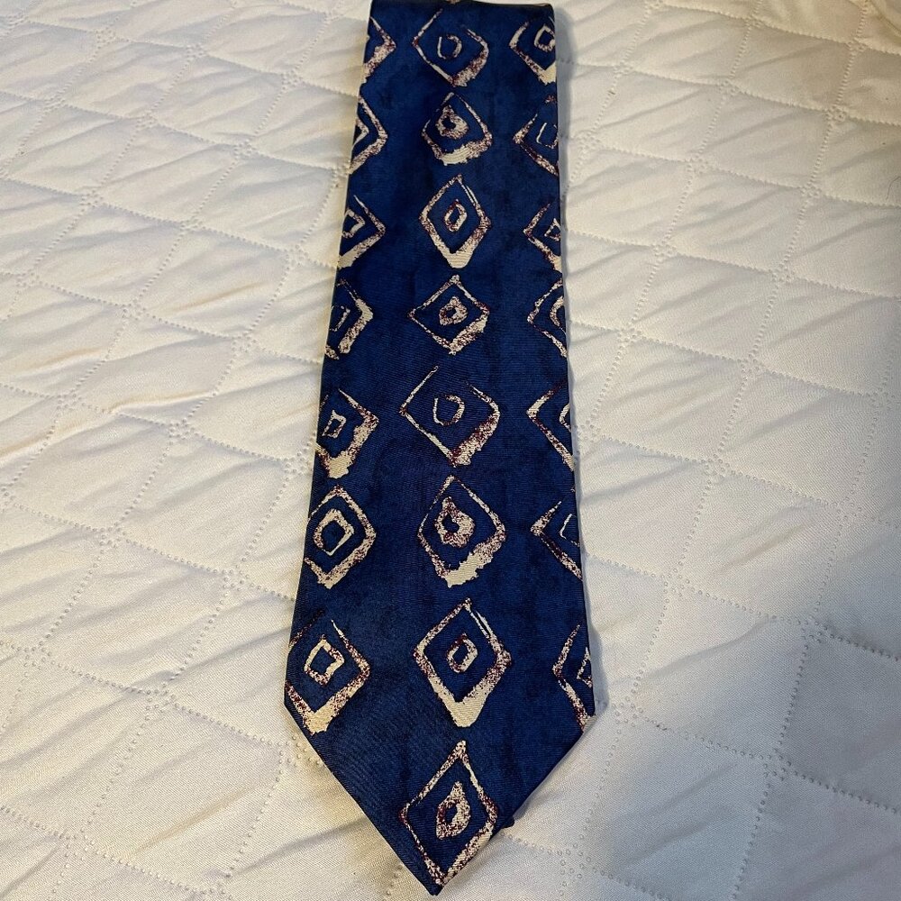 Hugo Boss 100% Silk Tie in Blue with Cream geometric designs made in Italy
